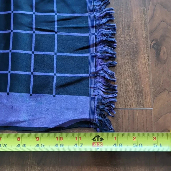 ⭐3/$15 Vintage Scarf - Picture 2 of 6